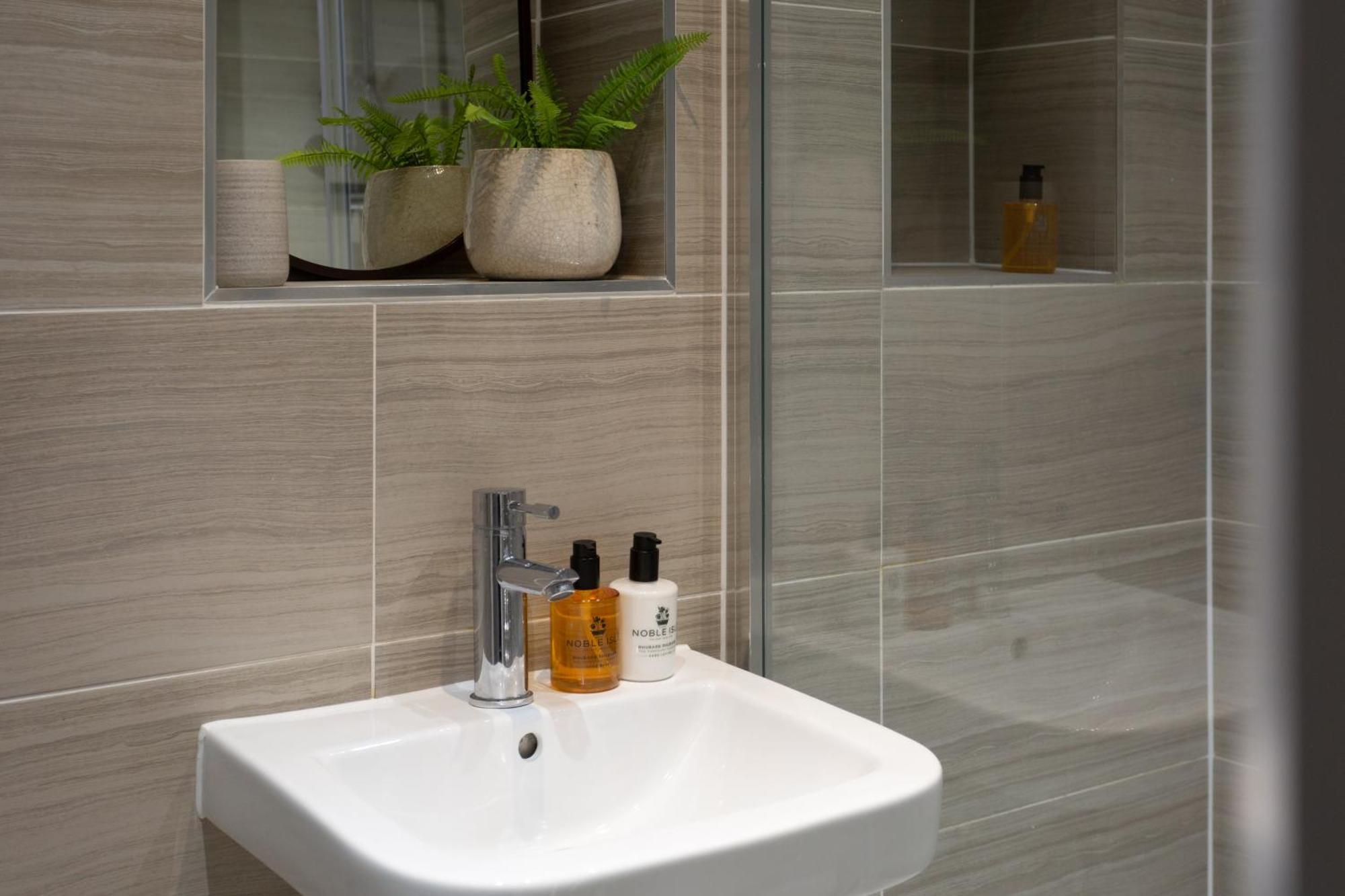 London Mews, Modern Apartment - Sleeps 4 Йорк Экстерьер фото