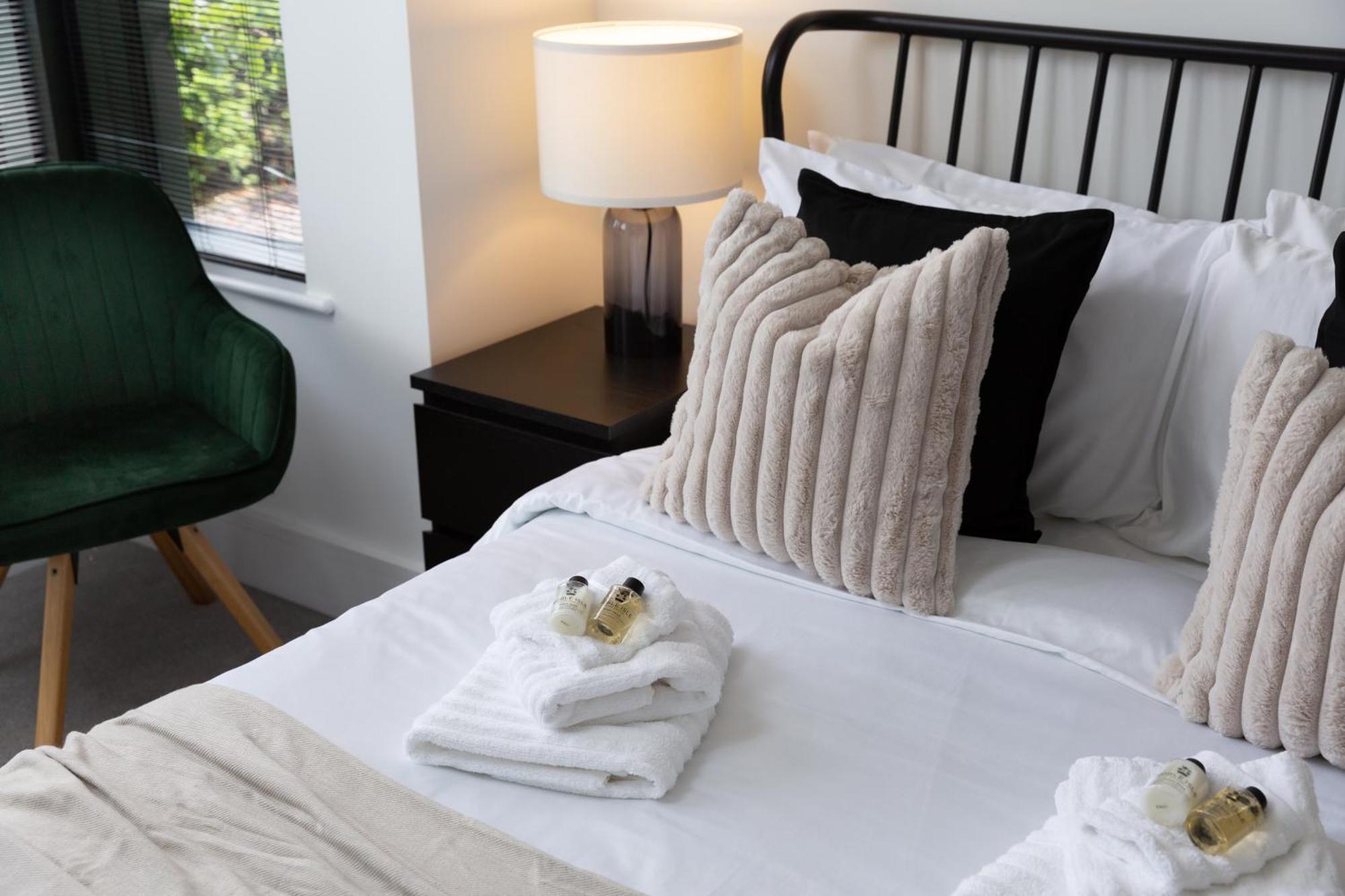 London Mews, Modern Apartment - Sleeps 4 Йорк Экстерьер фото