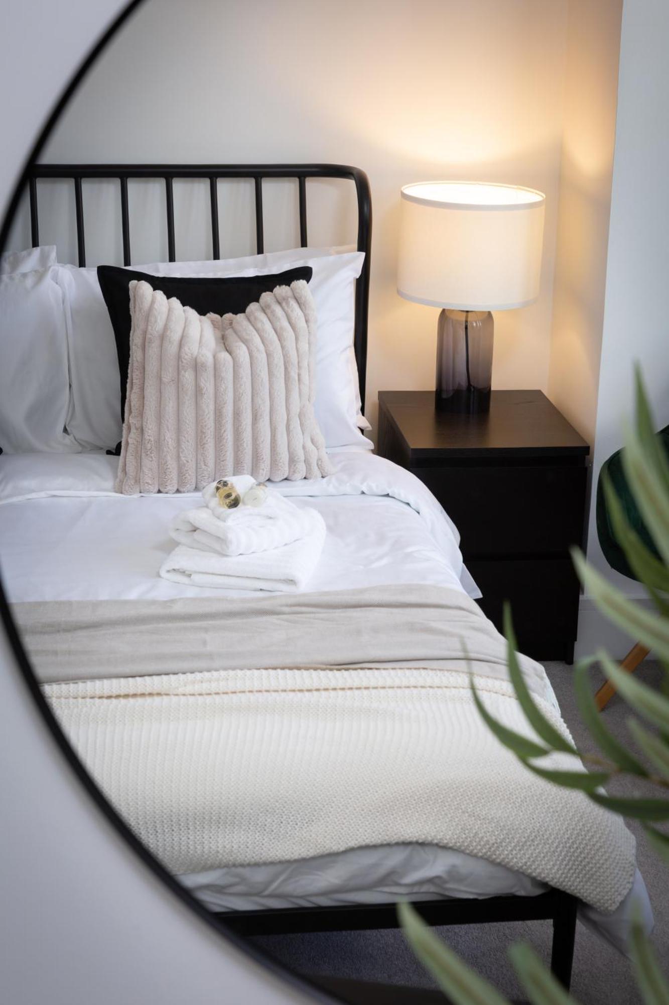London Mews, Modern Apartment - Sleeps 4 Йорк Экстерьер фото
